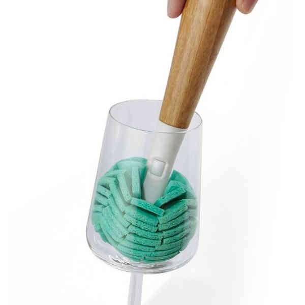 Cepillo para limpiar platos con dispenser de detergente OXO - del Bazar -  Bazar Online & Deco